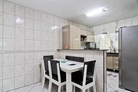 Casa à venda com 157m², 2 quartos e 2 vagasCozinha