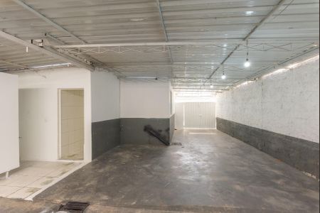 Casa à venda com 340m², 2 quartos e 15 vagas Casa à venda com 340m², 2 quartos e 15 vagasQuintal