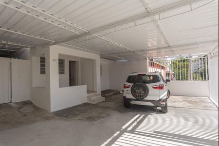 Casa à venda com 340m², 2 quartos e 15 vagas Casa à venda com 340m², 2 quartos e 15 vagasGaragem