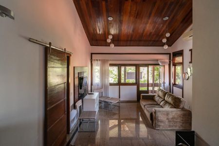 Casa de condomínio à venda com 330m², 3 quartos e 5 vagas Casa de condomínio à venda com 330m², 3 quartos e 5 vagasVista da Sala de Jantar