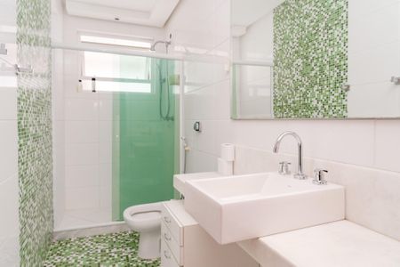 Casa de condomínio à venda com 330m², 3 quartos e 5 vagas Casa de condomínio à venda com 330m², 3 quartos e 5 vagasBanheiro Social