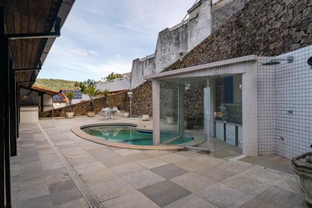 Casa de condomínio à venda com 330m², 3 quartos e 5 vagas Casa de condomínio à venda com 330m², 3 quartos e 5 vagasQuintal