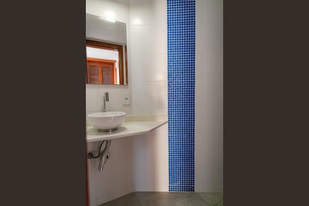 Casa de condomínio à venda com 330m², 3 quartos e 5 vagas Casa de condomínio à venda com 330m², 3 quartos e 5 vagasBanheiro da Área de Lazer