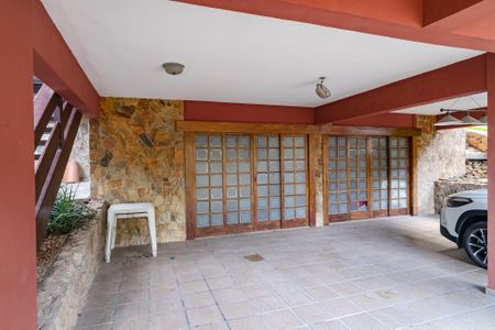 Casa de condomínio à venda com 330m², 3 quartos e 5 vagas Casa de condomínio à venda com 330m², 3 quartos e 5 vagasGaragem