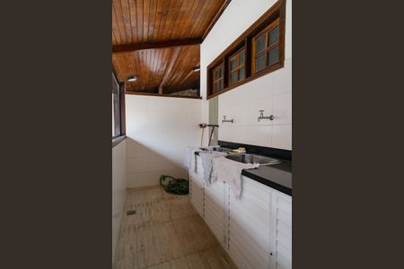 Casa de condomínio à venda com 330m², 3 quartos e 5 vagas Casa de condomínio à venda com 330m², 3 quartos e 5 vagasÁrea de Serviço