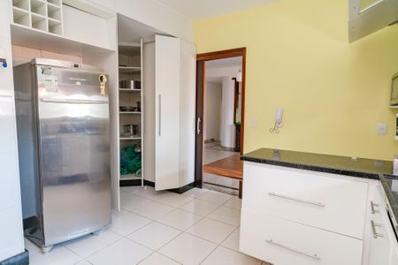 Casa de condomínio à venda com 330m², 3 quartos e 5 vagas Casa de condomínio à venda com 330m², 3 quartos e 5 vagasCozinha