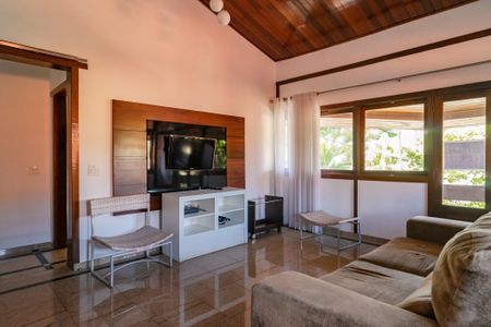 Casa de condomínio à venda com 330m², 3 quartos e 5 vagas Casa de condomínio à venda com 330m², 3 quartos e 5 vagasSala