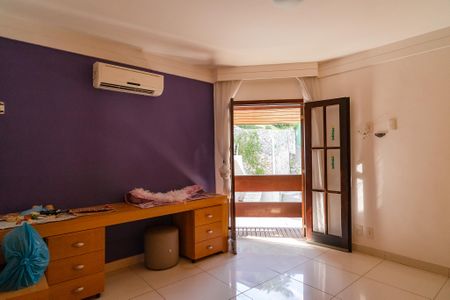 Casa de condomínio à venda com 330m², 3 quartos e 5 vagas Casa de condomínio à venda com 330m², 3 quartos e 5 vagasQuarto 2