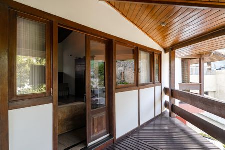 Casa de condomínio à venda com 330m², 3 quartos e 5 vagas Casa de condomínio à venda com 330m², 3 quartos e 5 vagasVaranda da Sala