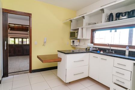 Casa de condomínio à venda com 330m², 3 quartos e 5 vagas Casa de condomínio à venda com 330m², 3 quartos e 5 vagasCozinha