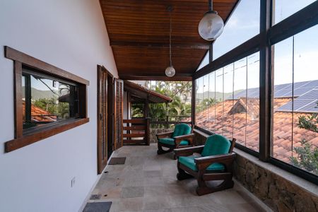 Casa de condomínio à venda com 330m², 3 quartos e 5 vagas Casa de condomínio à venda com 330m², 3 quartos e 5 vagasÁrea Privativa