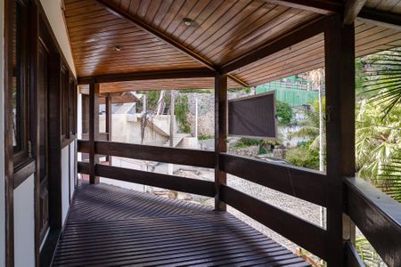 Casa de condomínio à venda com 330m², 3 quartos e 5 vagas Casa de condomínio à venda com 330m², 3 quartos e 5 vagasVaranda da Sala