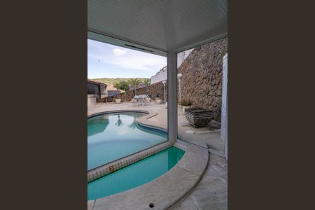 Casa de condomínio à venda com 330m², 3 quartos e 5 vagas Casa de condomínio à venda com 330m², 3 quartos e 5 vagasPiscina