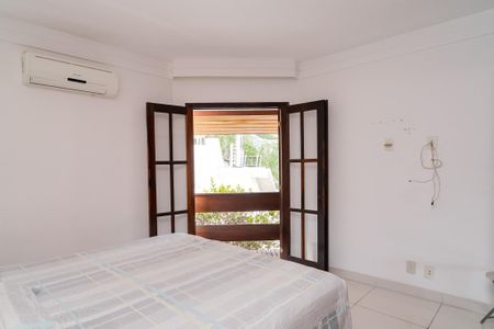 Casa de condomínio à venda com 330m², 3 quartos e 5 vagas Casa de condomínio à venda com 330m², 3 quartos e 5 vagasSuíte