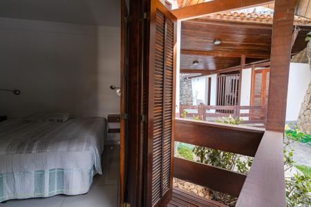 Casa de condomínio à venda com 330m², 3 quartos e 5 vagas Casa de condomínio à venda com 330m², 3 quartos e 5 vagasvaranda da suíte