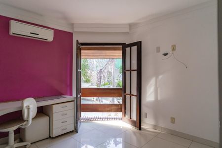 Casa de condomínio à venda com 330m², 3 quartos e 5 vagas Casa de condomínio à venda com 330m², 3 quartos e 5 vagasQuarto 1