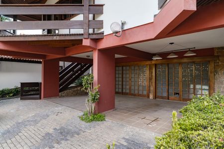 Casa de condomínio à venda com 330m², 3 quartos e 5 vagas Casa de condomínio à venda com 330m², 3 quartos e 5 vagasGaragem