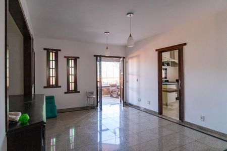 Casa de condomínio à venda com 330m², 3 quartos e 5 vagas Casa de condomínio à venda com 330m², 3 quartos e 5 vagasSala de Jantar