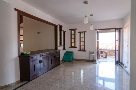 Casa de condomínio à venda com 330m², 3 quartos e 5 vagas Casa de condomínio à venda com 330m², 3 quartos e 5 vagasSala de Jantar