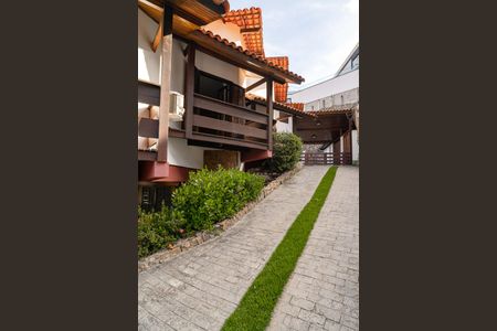 Casa de condomínio à venda com 330m², 3 quartos e 5 vagas Casa de condomínio à venda com 330m², 3 quartos e 5 vagasGaragem