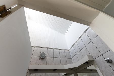 Casa à venda com 127m², 2 quartos e 1 vaga Casa à venda com 127m², 2 quartos e 1 vagaBanheiro do Corredor