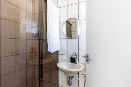 Casa à venda com 127m², 2 quartos e 1 vaga Casa à venda com 127m², 2 quartos e 1 vagaBanheiro de Serviço