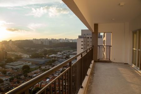 Apartamento à venda com 224m², 3 quartos e 4 vagasVista da Sacada