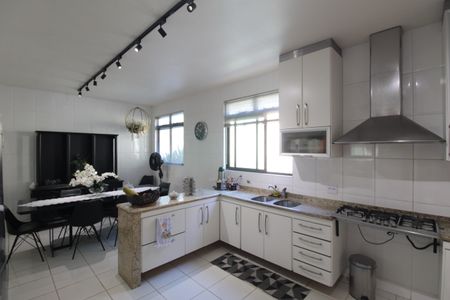 Casa à venda com 900m², 5 quartos e 3 vagasCozinha