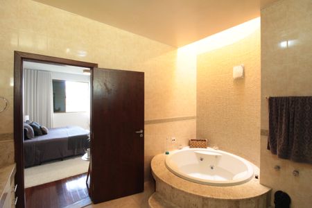 Casa à venda com 900m², 5 quartos e 3 vagasSuite