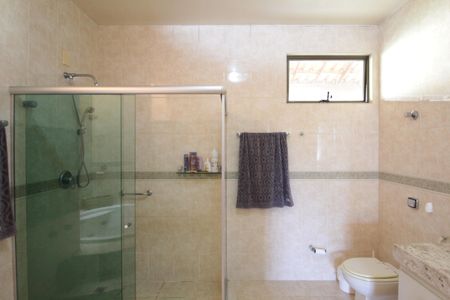 Casa à venda com 900m², 5 quartos e 3 vagasBanheiro da Suite