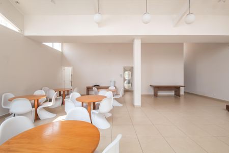 Apartamento à venda com 48m², 2 quartos e 1 vaga Apartamento à venda com 48m², 2 quartos e 1 vagaÁrea comum - Salão de festas