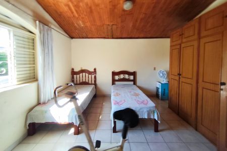 Casa à venda com 180m², 3 quartos e 4 vagas Casa à venda com 180m², 3 quartos e 4 vagasQuarto 2