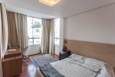 Apartamento à venda com 283m², 4 quartos e 2 vagasSuíte 1