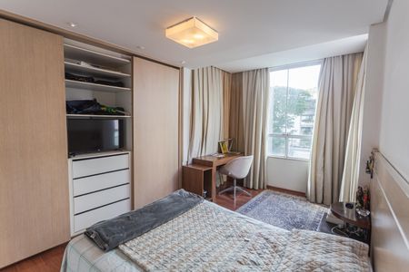 Apartamento à venda com 283m², 4 quartos e 2 vagasSuíte 1