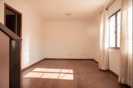 Casa à venda com 200m², 3 quartos e 2 vagasSala