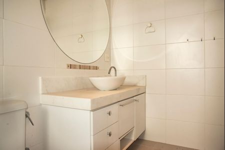 Casa à venda com 200m², 3 quartos e 2 vagasBanheiro