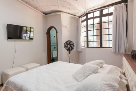 Casa de condomínio à venda com 298m², 3 quartos e 8 vagasSuíte 3 