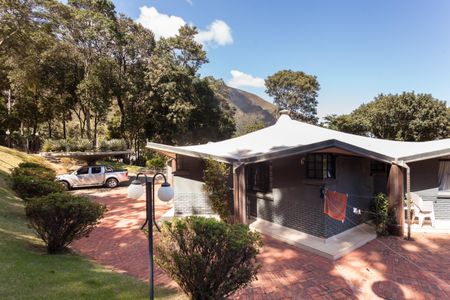 Casa de condomínio à venda com 298m², 3 quartos e 8 vagasQuintal