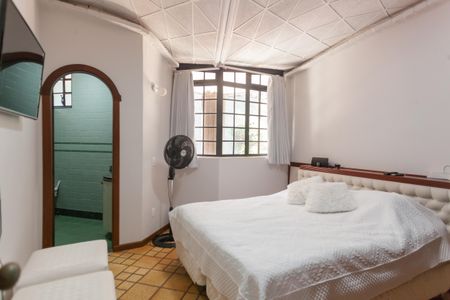 Casa de condomínio à venda com 298m², 3 quartos e 8 vagasSuíte 3 