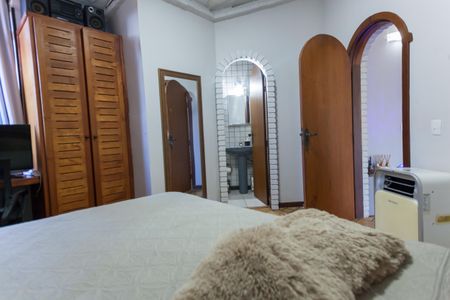 Casa de condomínio à venda com 298m², 3 quartos e 8 vagasSuíte 1 