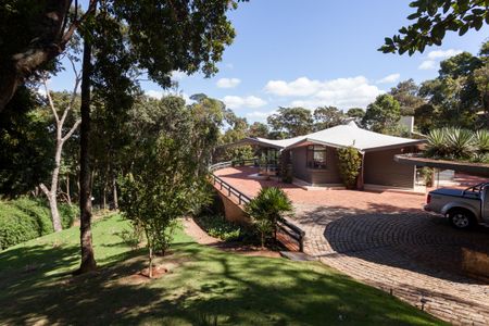 Casa de condomínio à venda com 298m², 3 quartos e 8 vagasJardim