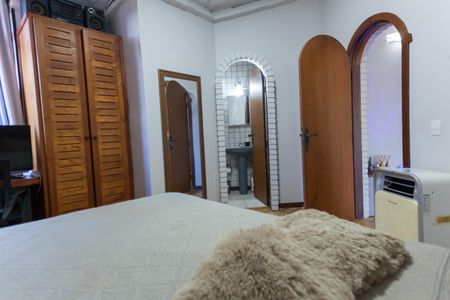 Casa de condomínio à venda com 298m², 3 quartos e 8 vagasSuíte 1 