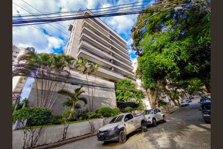 Apartamento à venda com 265m², 3 quartos e 3 vagasFachada e portaria