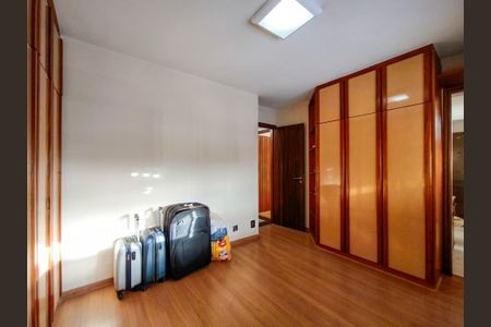 Apartamento à venda com 265m², 3 quartos e 3 vagasSuíte 1