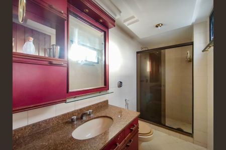 Apartamento à venda com 265m², 3 quartos e 3 vagasBanheiro da Suíte 1