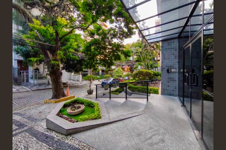 Apartamento à venda com 265m², 3 quartos e 3 vagasFachada e portaria