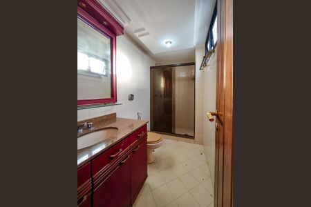 Apartamento à venda com 265m², 3 quartos e 3 vagasBanheiro da Suíte 1