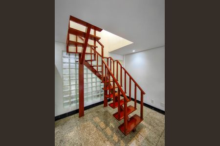 Apartamento à venda com 265m², 3 quartos e 3 vagasEscada