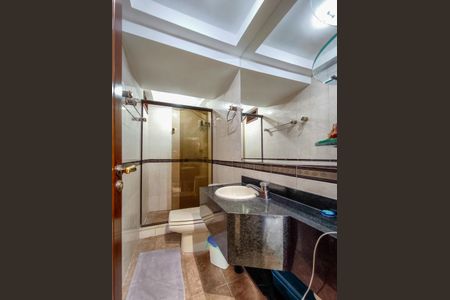 Apartamento à venda com 265m², 3 quartos e 3 vagasBanheiro da Suíte 2