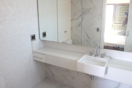 Apartamento à venda com 255m², 4 quartos e 3 vagasBanheiro da Suíte 1